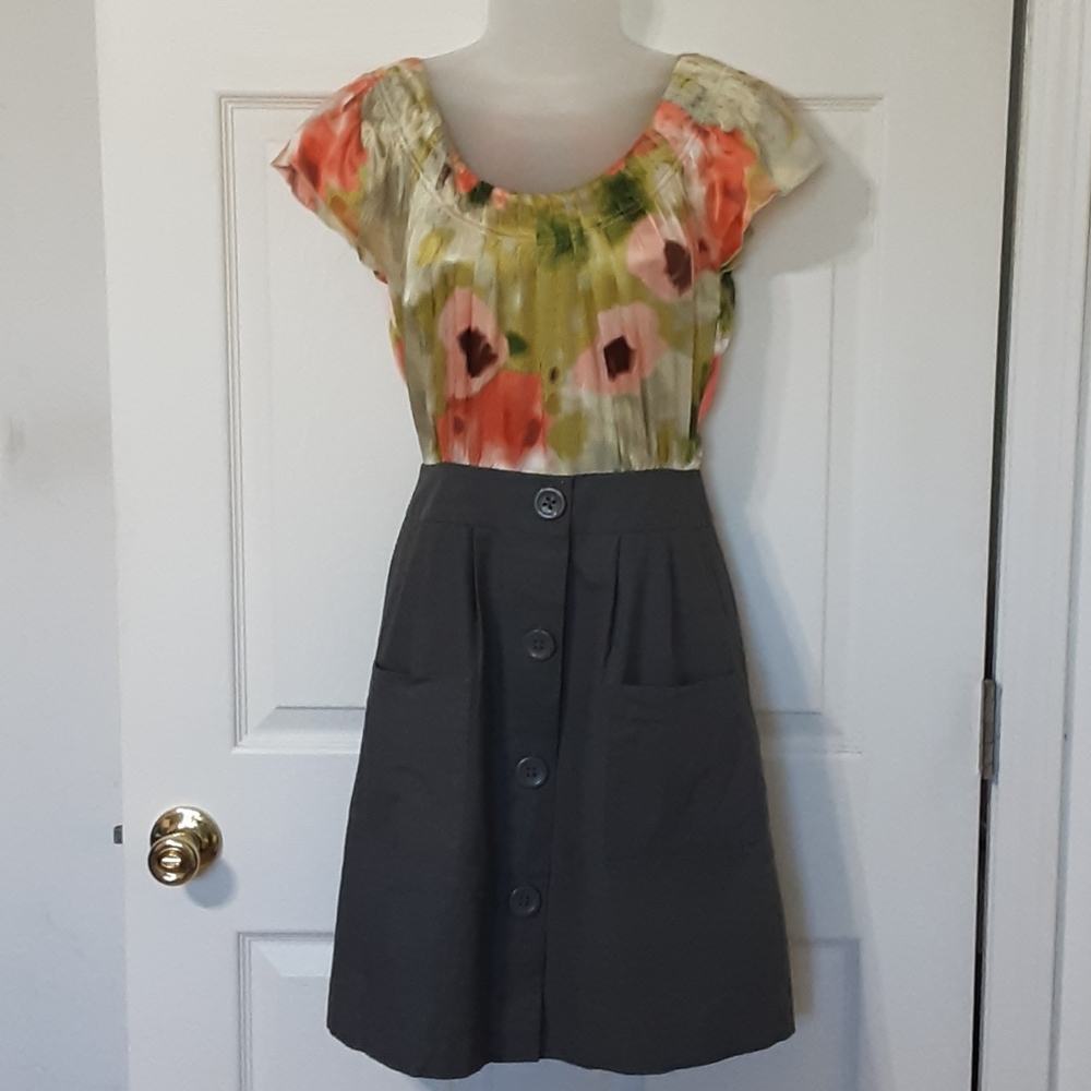 Tabitha short sleeve floral print silk/cotton blend dress size 2.